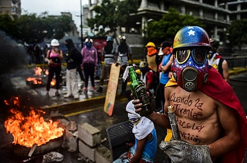 Guarimbas: em 2013, oposição venezuelana também protestou violentamente contra resultados eleitorais