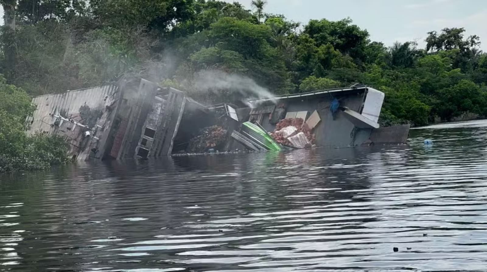 Incêndio Em Barco Em Manaus Resulta Em Três Mortes E Vários Feridos