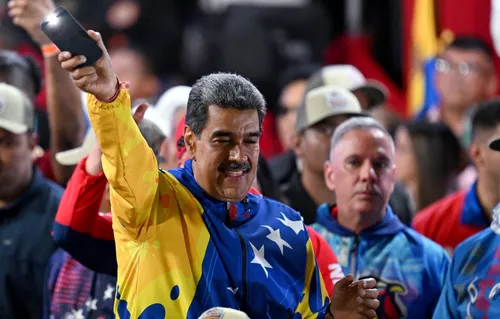 Maduro celebra vitória e responde oposição: