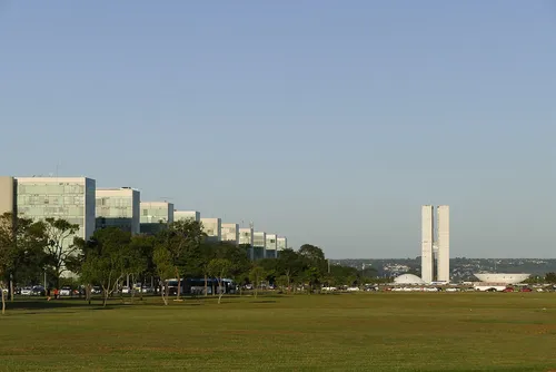 Sistemas do governo são suspensos por