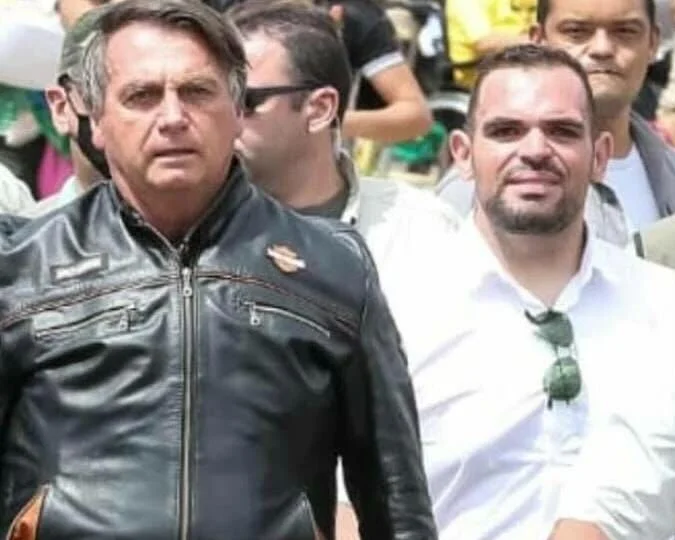 Adilson Vitorino, Adilson Bolsonaro,