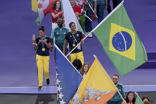 Ana Patrícia e Duda celebram protagonismo das mulheres brasileiras no encerramento das Olimpíadas de Paris