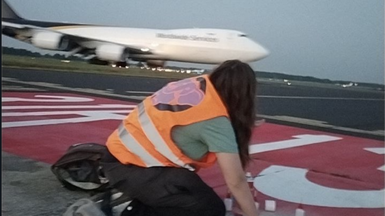 Ativistas São Presos Após Bloqueio A Aeroportos Na Alemanha