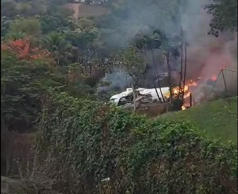 Avião cai em Vinhedo, interior de São Paulo; hospitais da região são mobilizados com urgência 2