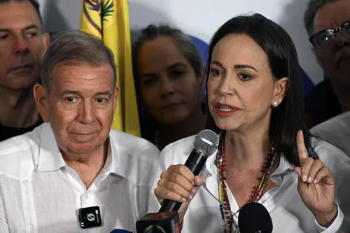 Sem provas, oposição fala em fraude eleitoral e se recusa a reconhecer derrota na Venezuela; María Corina faz apelo a militares