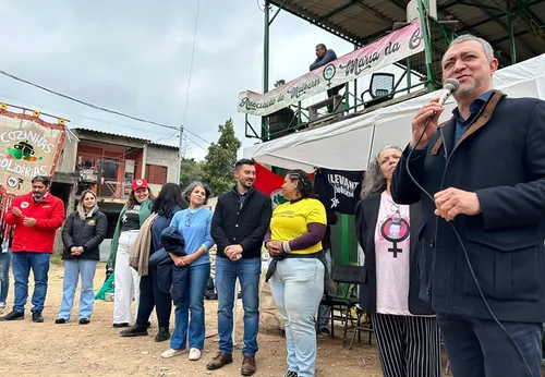 Cooperativa da reforma agrária entrega uma tonelada de carne para combate à fome em Porto Alegre (RS)