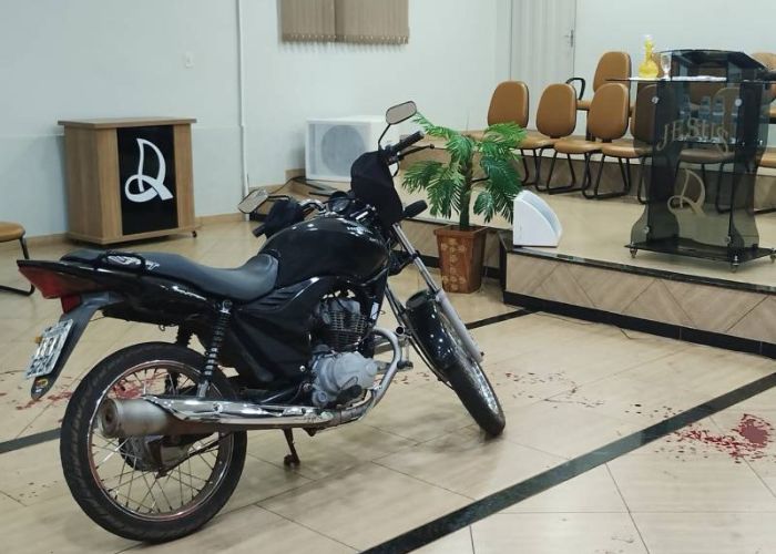 Homem Invade Assembleia De Deus De Moto E Esfaqueia Pastor E Dois Membros Em RS