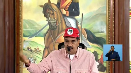 Maduro usa boné do MST e convida brigada de agricultores do movimento para a Venezuela