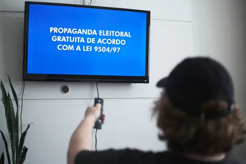 Propaganda eleitoral na TV e no rádio começa nesta sexta (30); veja regras e saiba como é calculado o tempo dos candidatos