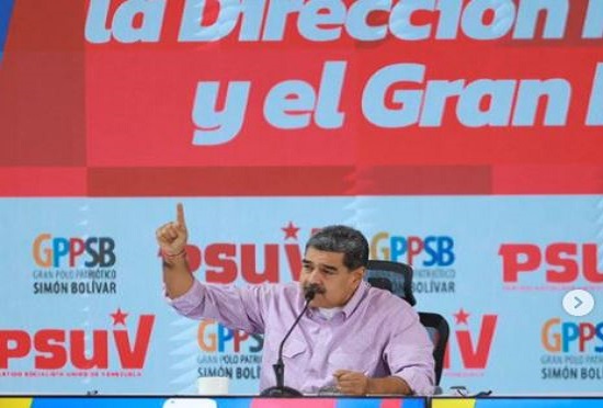 Maduro decreta adiantamento do Natal na Venezuela para 1º de outubro