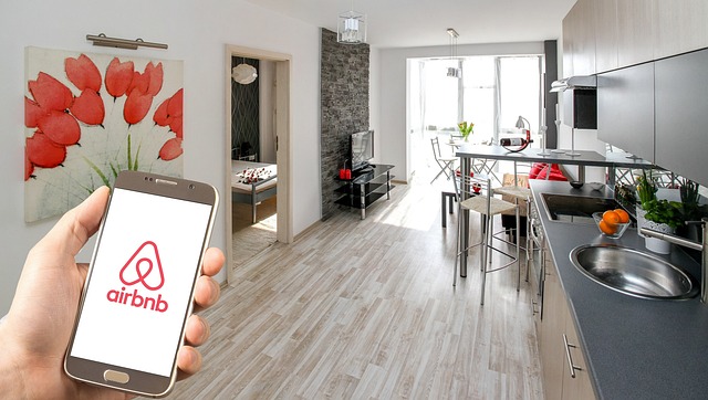 Plataformas como Airbnb e Booking podem ter novas exigências fiscais